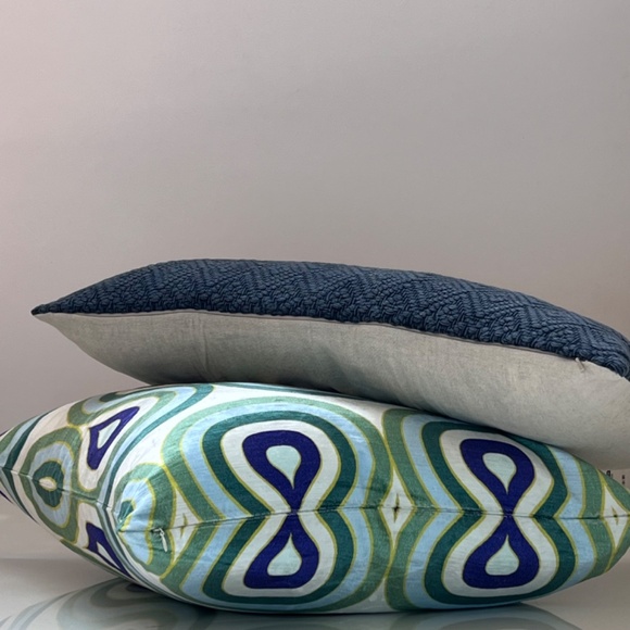 Pottery Barn Lumbar Textured Cover 16 x 26 inches NWOT - Picture 5 of 5